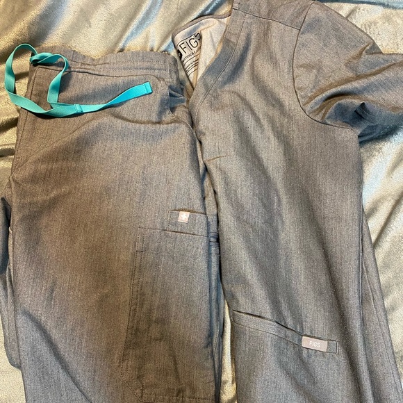 Figs Graphite Casma 3 pocket and Yola skinny set - Picture 1 of 6